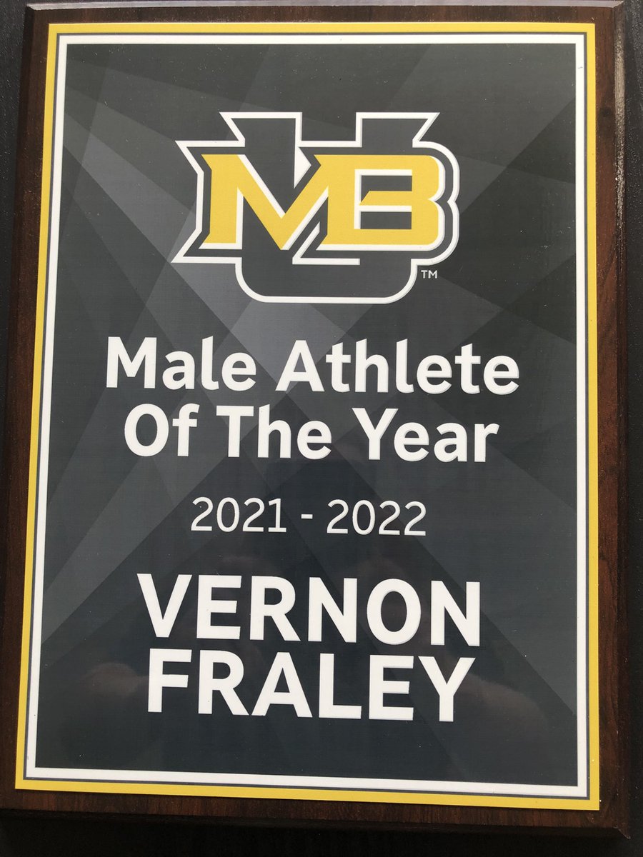 LFcoachGriggs's tweet photo. Special shout out today to Tyler Thomas and Vernon Fraley @hoopsincc for winning awards from the MBU athletic department! Tyler won Male Senior Scholar Athlete of the Year, and Vernon won Male Athlete of the year. Congratulations to them both!!! #DWWD #Team1 https://t.co/DCuOAahw9L