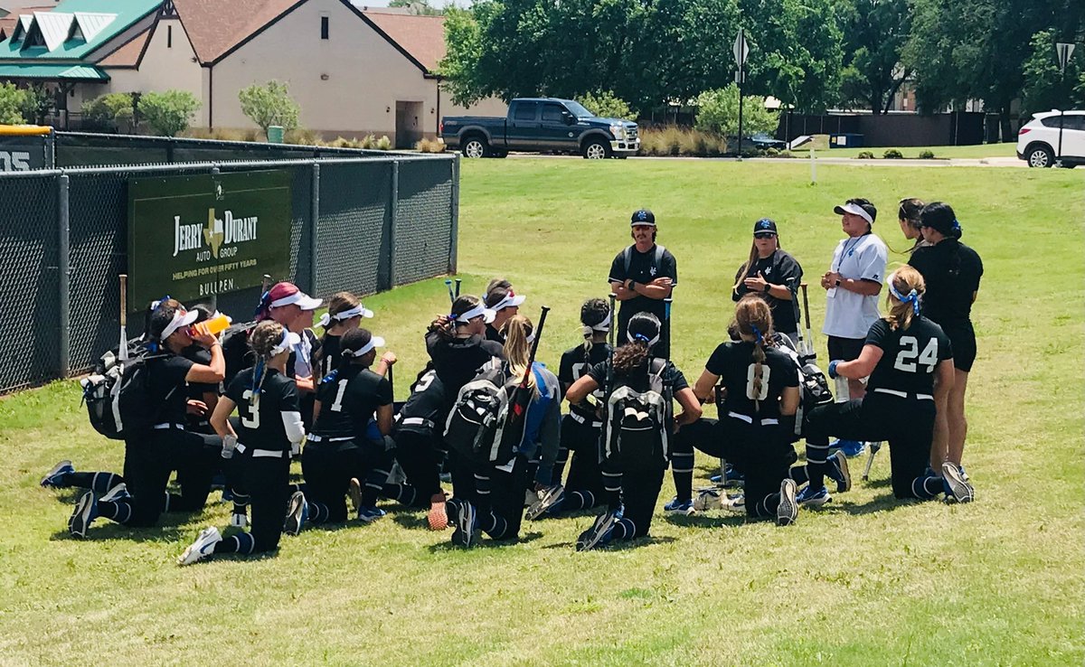 vernoncollegesb's tweet photo. Day 1 of the Regional Tournament ✅. Beat NJCAA #8 ranked Grayson 4-1. Complete team win from top to bottom. Ready for day 2! #LionMode https://t.co/HaUI2zgxeG