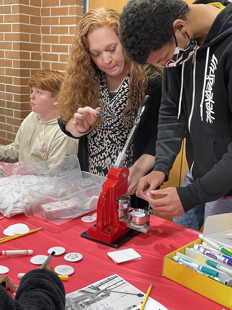 jemcotter's tweet photo. Cool things happening at Holt Junior High! #artfestival @HoltPublicSch @HJHRams #gorams https://t.co/R9M5ANzlmW