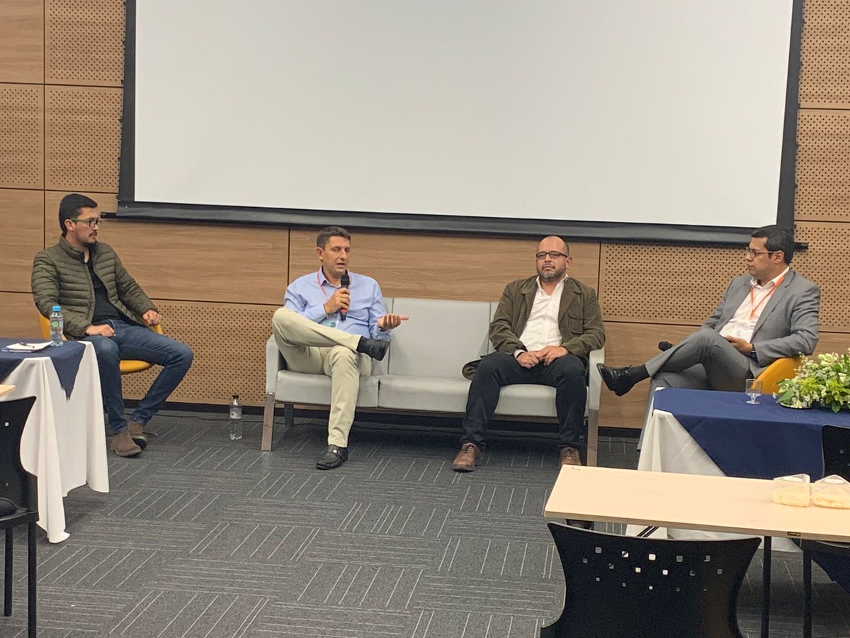 SeguritechGrupo's tweet image. #SeguritechColombia hace presencia en #ForoINVÍAS donde nuestro CTO, Pablo Maiolo, abordó temas sobre #ProcesamientoDeDatos #BigData #MachineLearning #InteligenciaArtificial #Ciberseguridad, contemplados en el proyecto
#VIITSColombia que #Seguritech realiza con @InviasOficial