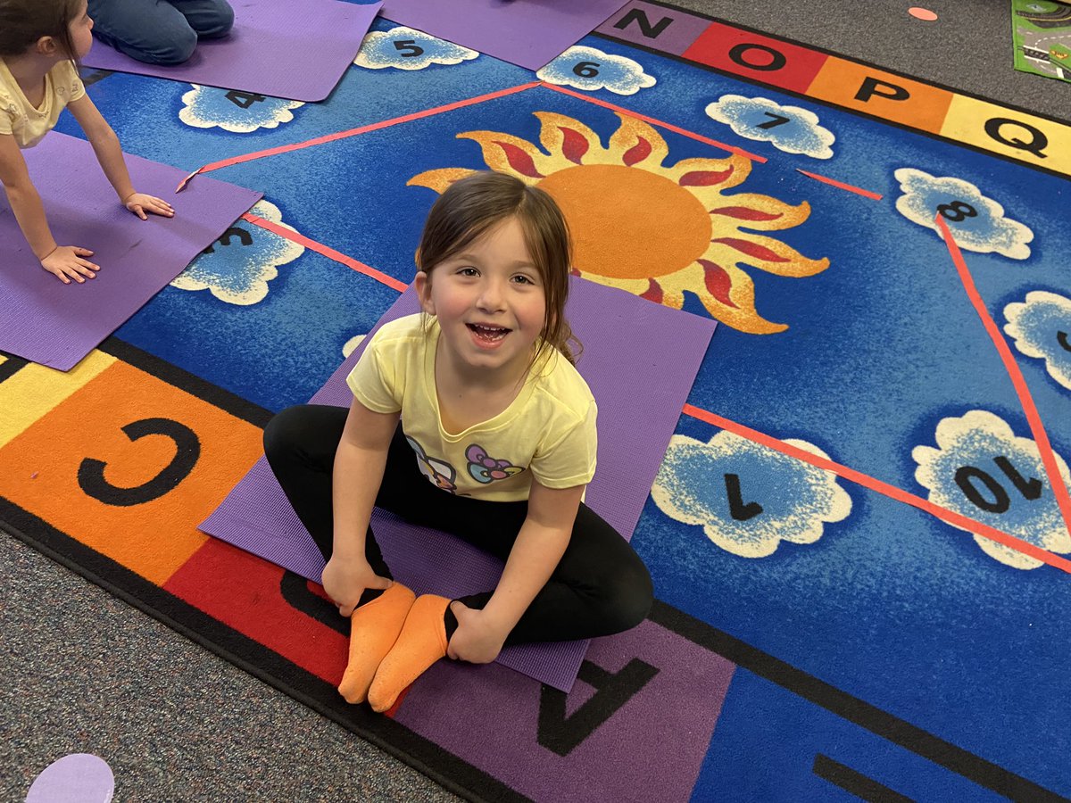 msflanary's tweet photo. Yy is for Yoga and Yellow! #BackwardsBootcamp #HappyClassrooms https://t.co/47lxbAuGlB
