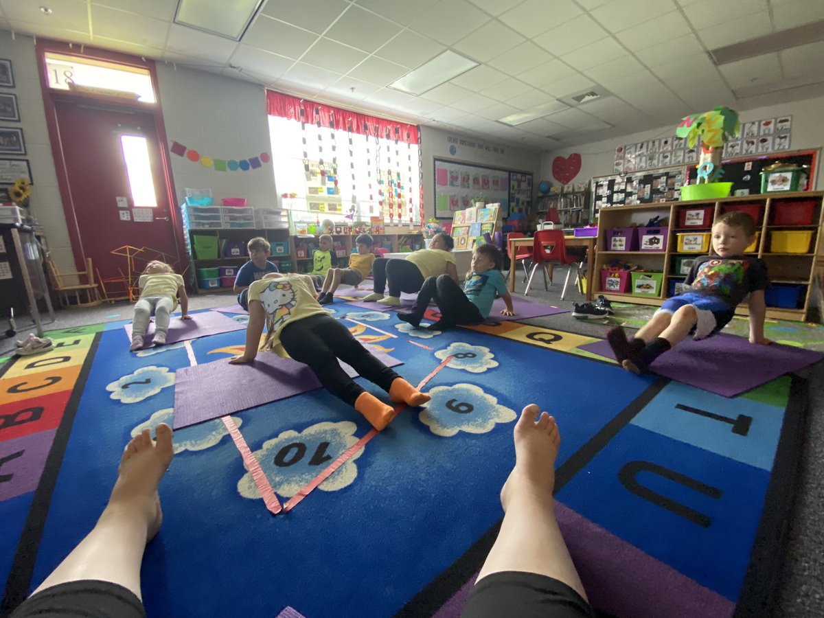msflanary's tweet photo. Yy is for Yoga and Yellow! #BackwardsBootcamp #HappyClassrooms https://t.co/47lxbAuGlB