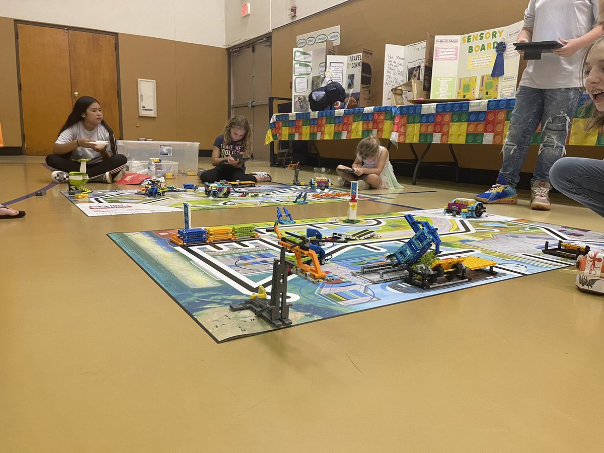 matthews_tpf's tweet photo. Holy Moly! There’s so much fun being had at St. Joesphs Church!! Come join us! #suncoastremakedays #tpf #learning #fun #tbic https://t.co/SUGlL1NpOo
