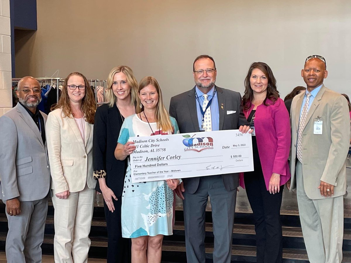 Congratulations to our Teacher of the Year, Mrs. Jennifer Corley! She is a phenomenal kindergarten teacher who gives her all for her students. This is an extremely well deserved honor!❤️🐾