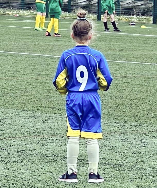 PeteGravesTV's tweet photo. Well done to all the girls from @Havannah1st Girls Football Team. Including our P-Dog. #9 #foxinthebox. @GraveseyGirl https://t.co/7kJ2ZuBOMr