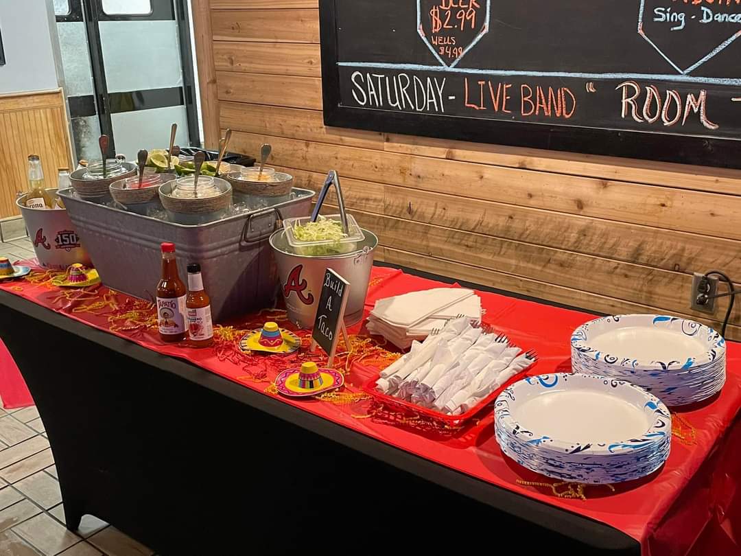 IcehouseCanton's tweet photo. Build A Taco tonight , along with Karaoke and some awesome peeps. https://t.co/Pua52Wg24o