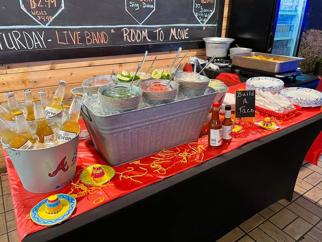 IcehouseCanton's tweet photo. Build A Taco tonight , along with Karaoke and some awesome peeps. https://t.co/Pua52Wg24o