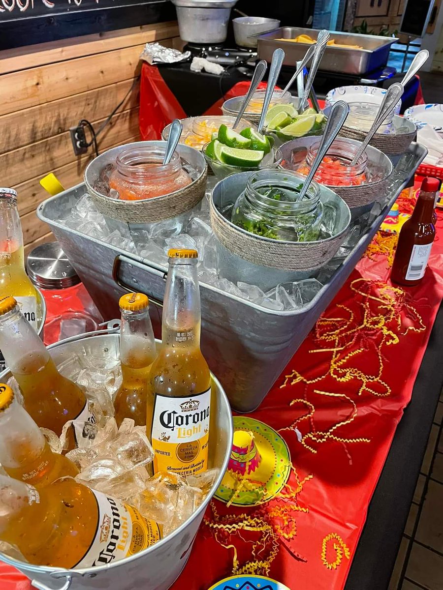 IcehouseCanton's tweet photo. Build A Taco tonight , along with Karaoke and some awesome peeps. https://t.co/Pua52Wg24o