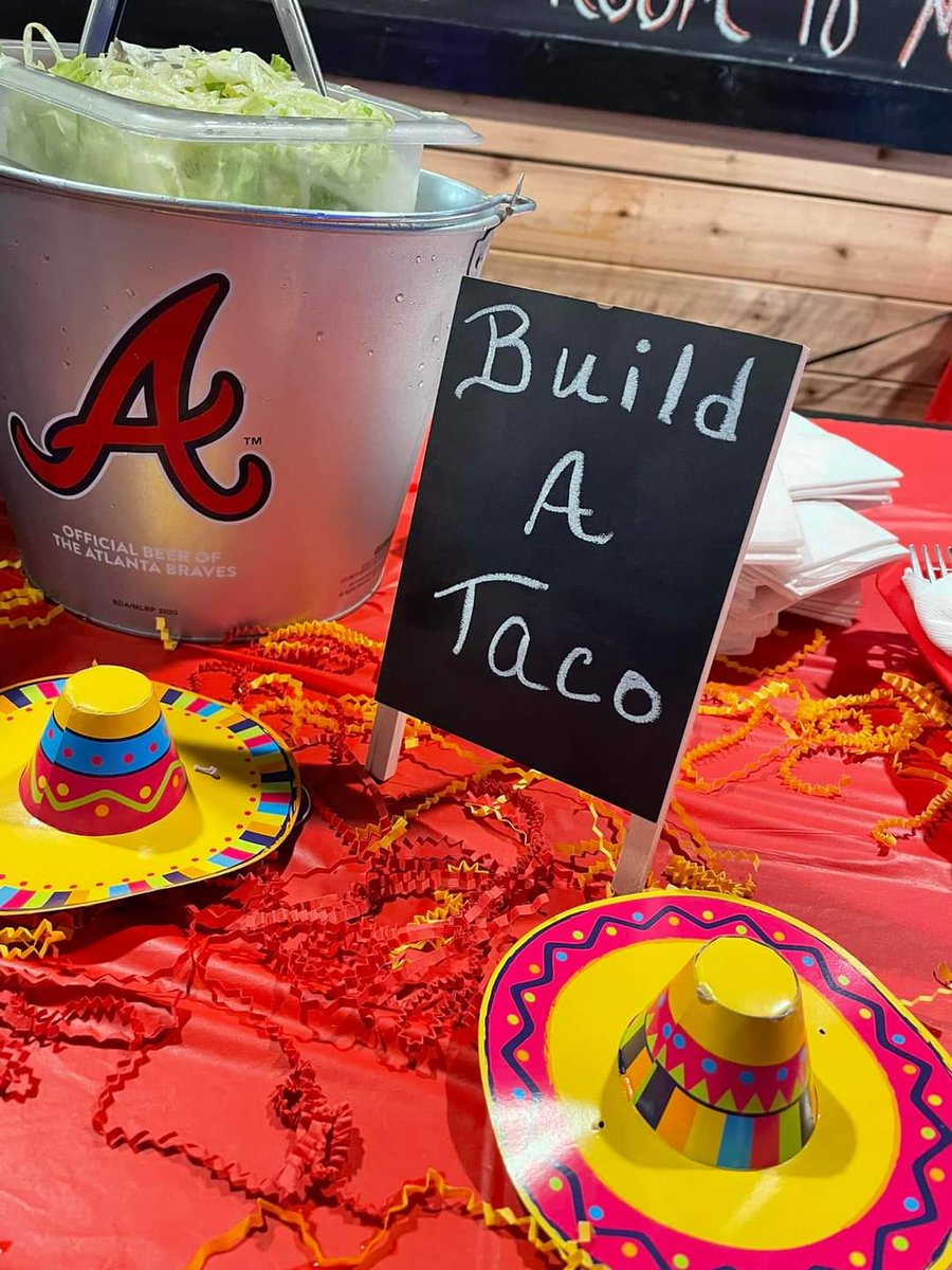 IcehouseCanton's tweet photo. Build A Taco tonight , along with Karaoke and some awesome peeps. https://t.co/Pua52Wg24o