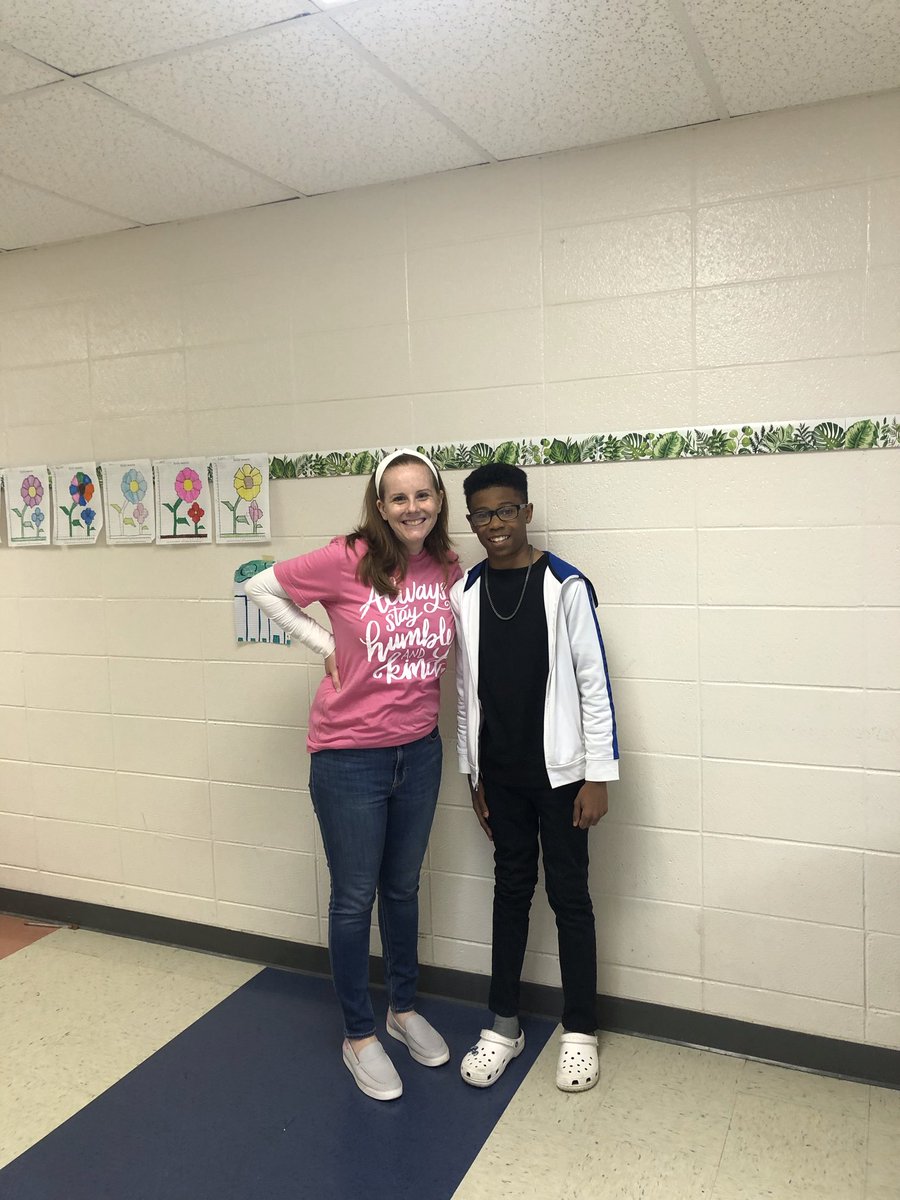 ReadingFitz's tweet photo. Always fun to get to see a former student! #heisalmostastallasme #formermustang β¦@OakRidgeNPD117β© https://t.co/z4zgpQeQM2