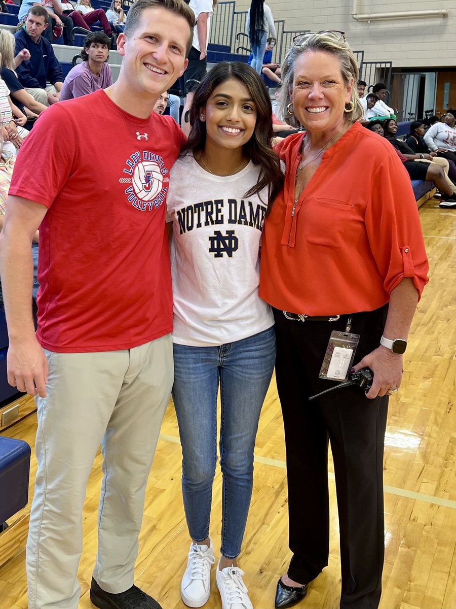 LisaPearceEdS's tweet photo. Some of the most special people are about to take flight! I’m not ready, but I know they are going to change the world! This is such a special class❤️❤️❤️💯💯💯 #Classof2022 @JacksonHighSch1 @coachsmith05 🥲 https://t.co/PJiFK5Ok9R