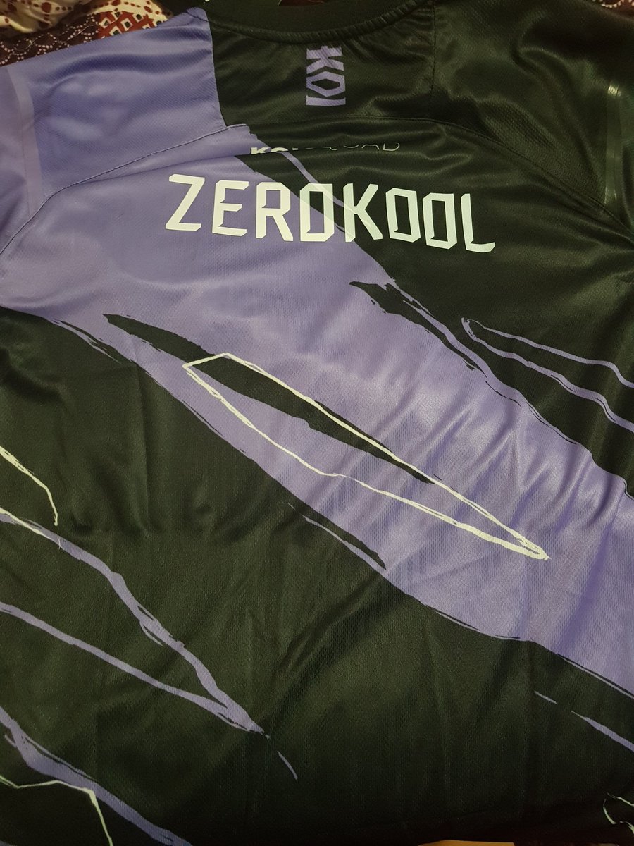 a_diazveliz's tweet photo. Actualizo, era Talla M Messirve, grande chile siendo de los primero países de Latam en tenerla, Vamos Koi , mañana me saco foto con ella sin mostrar la cara xD. #SomosKoi #KoiSquad. https://t.co/1EZwdSOIsA