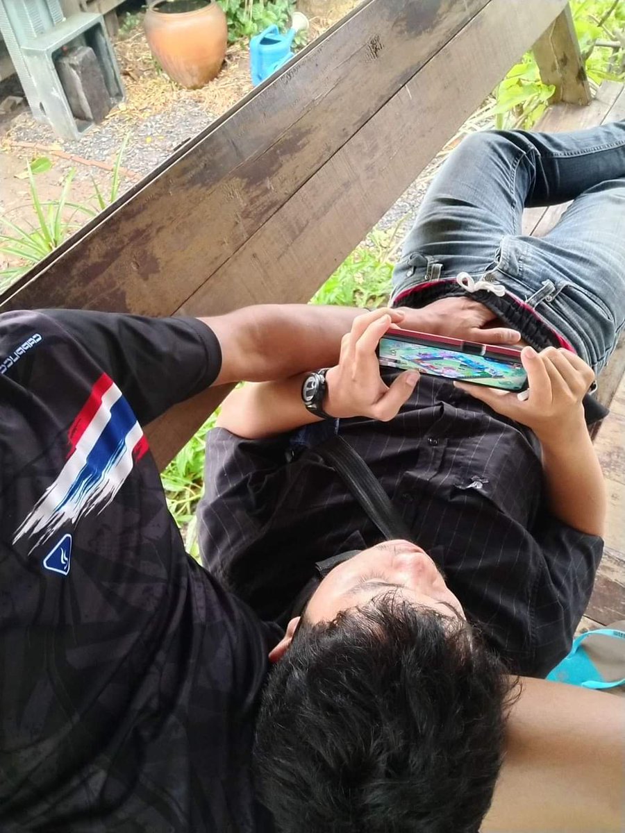 ទីន tweet media