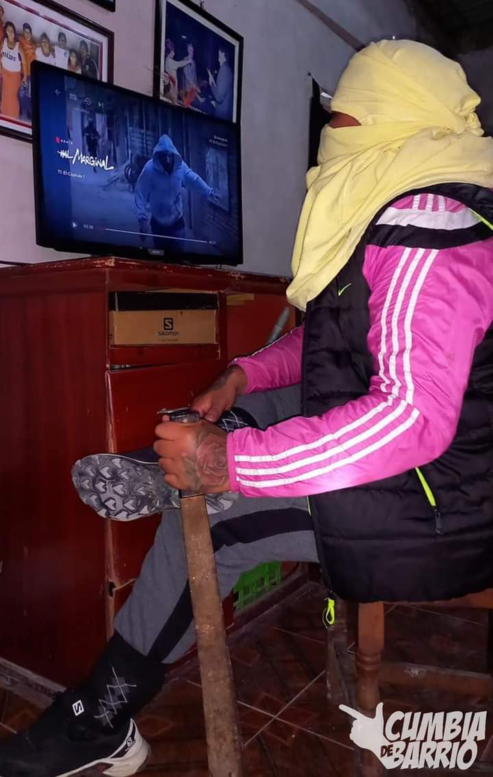 la_nany_nanita's tweet image. Todos somos este señor mirando #ElMarginal5