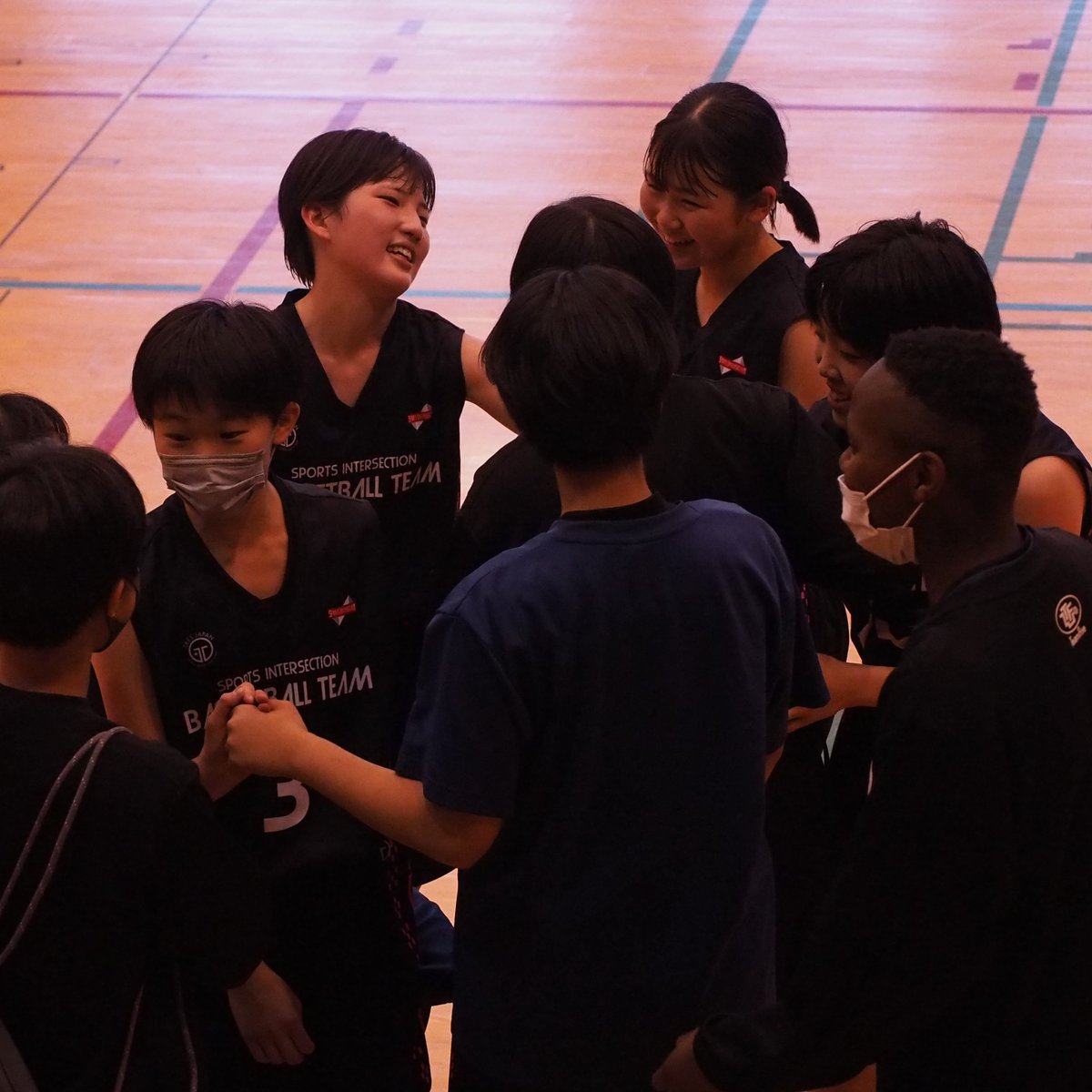 T_ANDOH_Enjoy's tweet photo. 一昨日応援に行った #桜花ジョイフルカップ
#翁長明弘 君率いる #SportsIntersection は昨日の決勝トーナメントでなんと準優勝🏆✨
おめでとうアキ😆‼️
どのチームよりも楽しそうにバスケをしてました。
埼玉の強豪チームとして、ますます期待が寄せられそうです🏀✨
#女子バスケ
#学バス
#桜花学園 https://t.co/FYTXnIfFh1