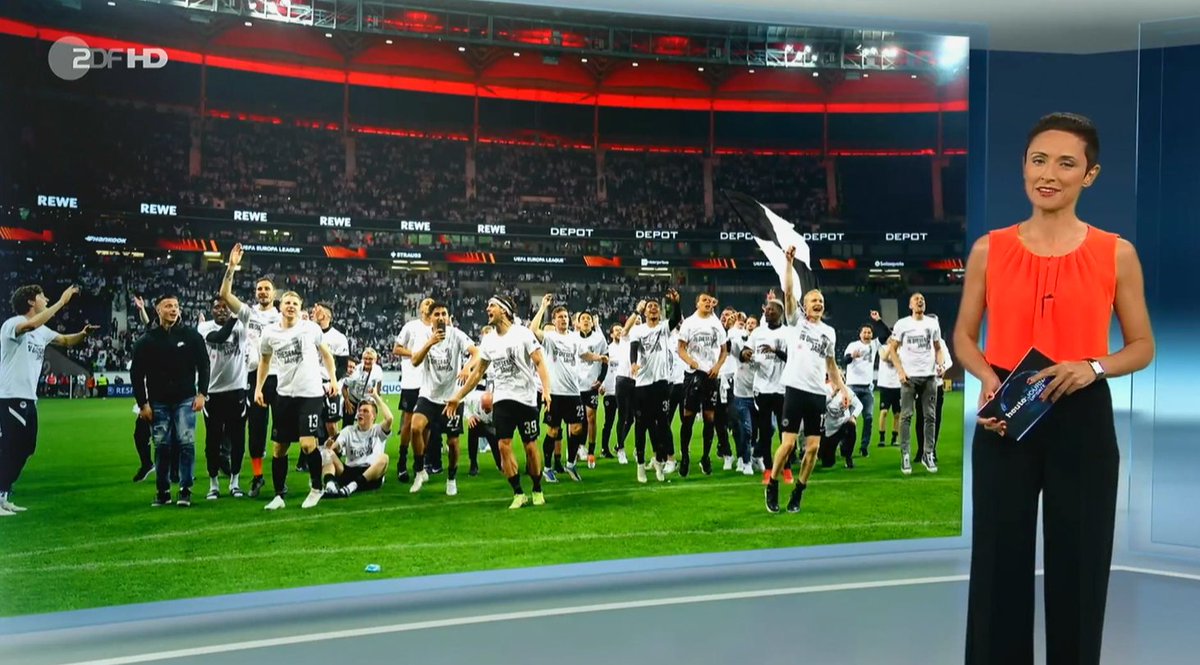 Rob1523s's tweet photo. Glückwunsch lieber @KarsyK 🥂🎉
#SGEWHU #SGEuropa #FRAWHU #UEL https://t.co/BEkyHiP5Zq