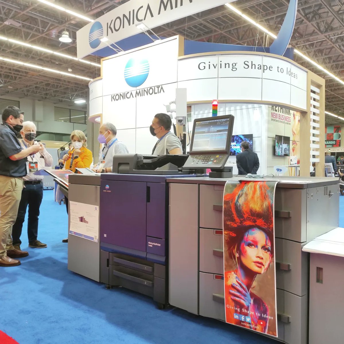 Samanta49053475's tweet photo. @KonicaMinoltaMX ¿Sabías qué?
La AccurioPrint C4065 imprime en sustratos de hasta 360 grs en dúplex y banner de hasta 130cm

#expografica2022 #impresiondigital #konicaminoltamx https://t.co/6l6C5kliPO