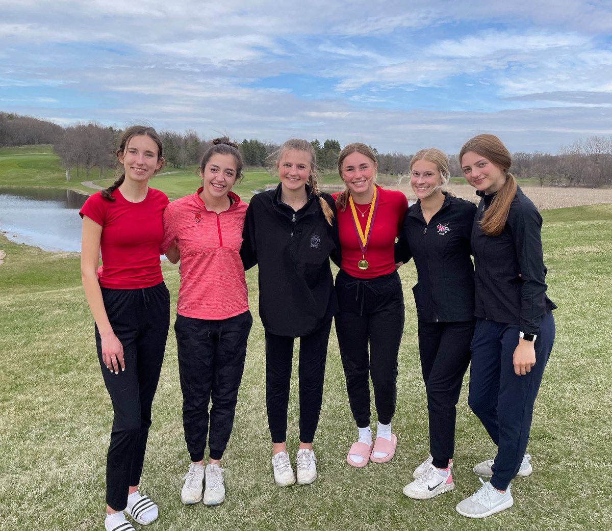 ephsgirlsgolf's tweet photo. We played in the Willingers invite today! Not our best team score but congrats to @mackinnie_coburn (93) &amp; @rosebaynes_ (75) for placing top 10 individually! Thank you Northfield for hosting😁😁 https://t.co/mS4zWl25Nw