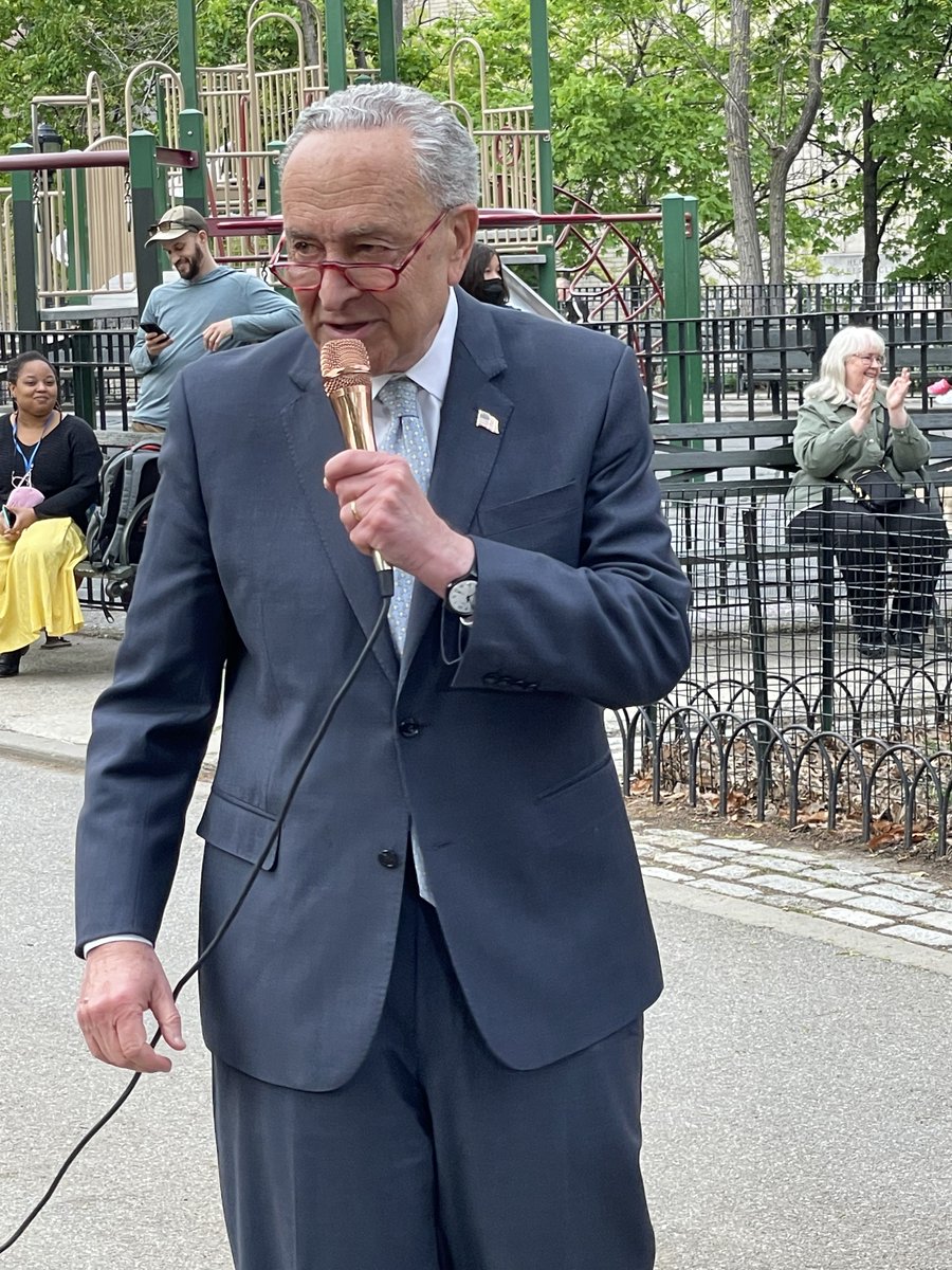 RobAbramowitz's tweet photo. Rally in support of #RoeVWade in #BennettPark in #WashingtonHeights.
@SenSchumer @RepEspaillat @CnDelarosa https://t.co/dSnzPQUrwr