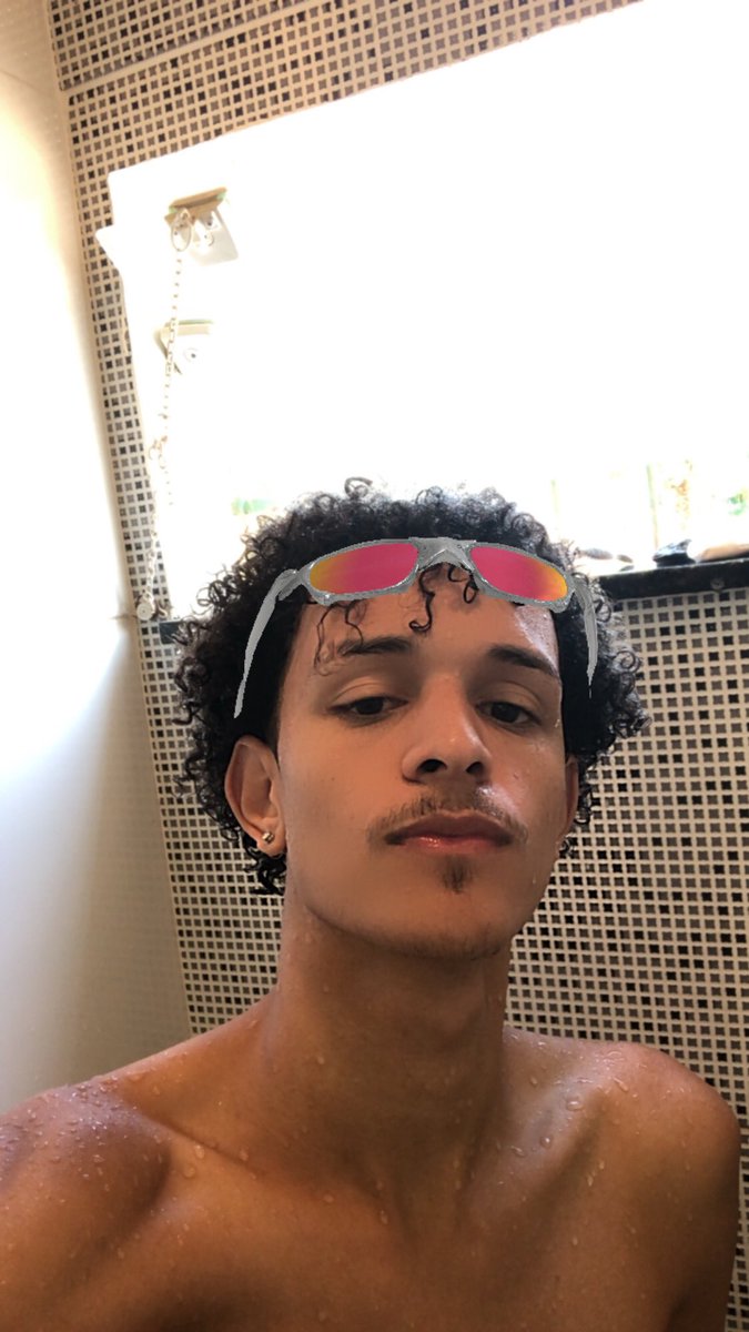 vitinhosurfista's tweet photo. Carinha de anjo // pau pesadão https://t.co/xeIGtJjGgs