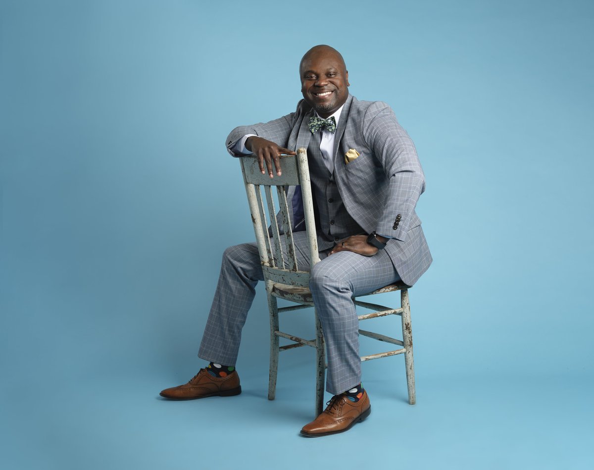 dallasschools's tweet photo. This 22-year Dallas ISD veteran educator has served as a teacher, teacher mentor, basketball coach, grade-level chair, campus instructional coach, AVID coordinator, asst. principal, and principal. Meet 2021-2022 #DallasISDPOY finalist Michael Jackson.

https://t.co/A6inOuCjfo https://t.co/wWOJuwZlTp