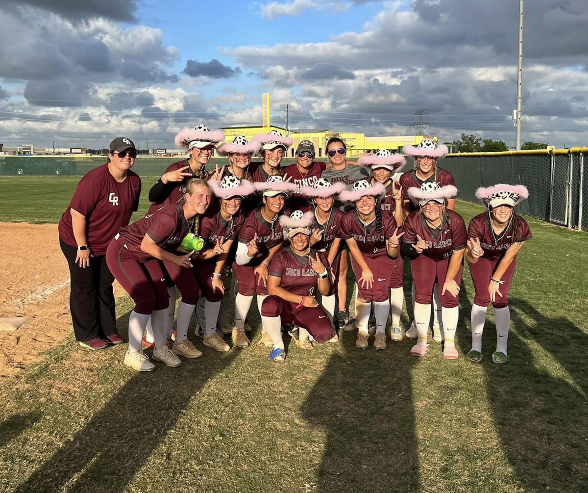 5RanchSoftball's tweet photo. Starting to get that Gameday feeling!  Almost there! #excited #CincoGoingToNewHeights #LetsGo https://t.co/LmuMKEPQYO
