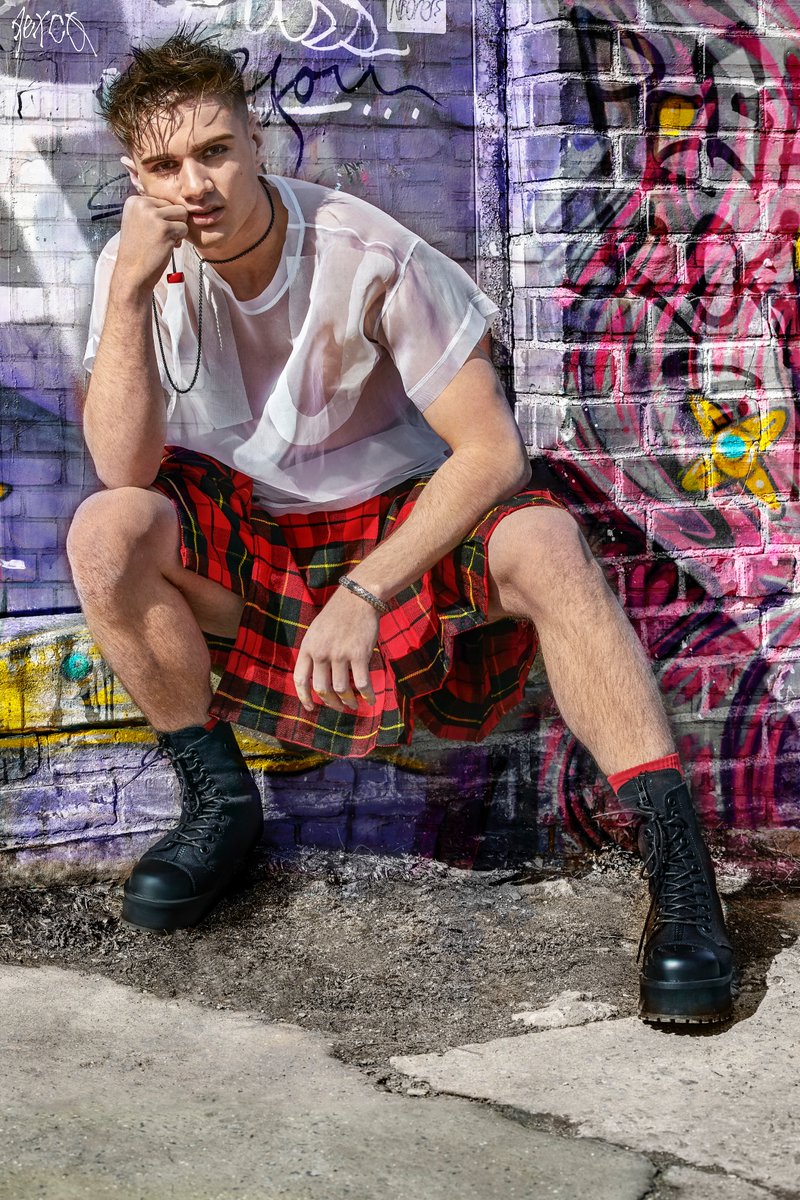 Men_of_Cinava's tweet photo. CiNava (IG men_of_cinava) #fashion #photographers this was one of our #onlocation #fashioneditorial #streetfashion #menstreetstyle #guyfashion #inspirational #streetstyleforhim #mensfashion #tbt #streetwearfashion #brooklyn #graffitiart #menswear #MenInKilts #edgy https://t.co/QO2Xagdfdw