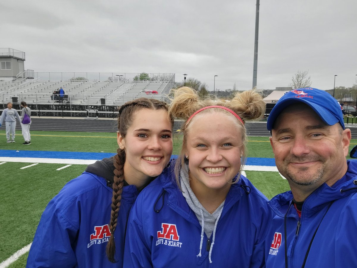 Congratulations Tana on your 800 PR! @AlhsRunning <a href="/tanaw2132/">tana w</a> <a href="/EmONeal12/">Emma O’Neal</a>