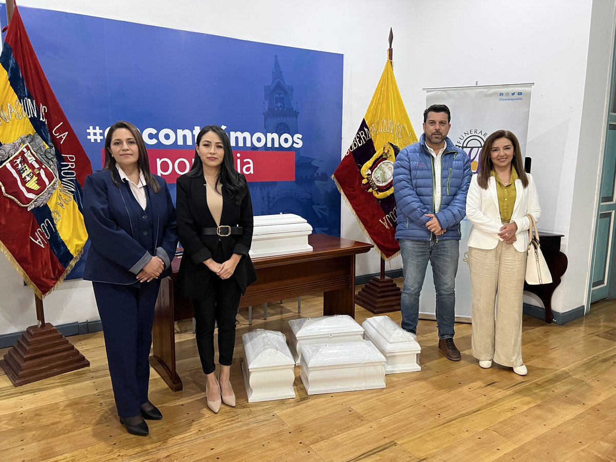 fuja_exequial's tweet photo. #Donación | El día de hoy jueves, 05 de mayo Funeraria Jaramillo, a través de su Unidad de Atención al Duelo, realizó la donación de cinco cofres a la @GoberLoja los mismos, serán destindos para fetos que no han recibido cristiana sepultura.

Noticia: https://t.co/oMTRvZYc8o https://t.co/SRkskIlDX6