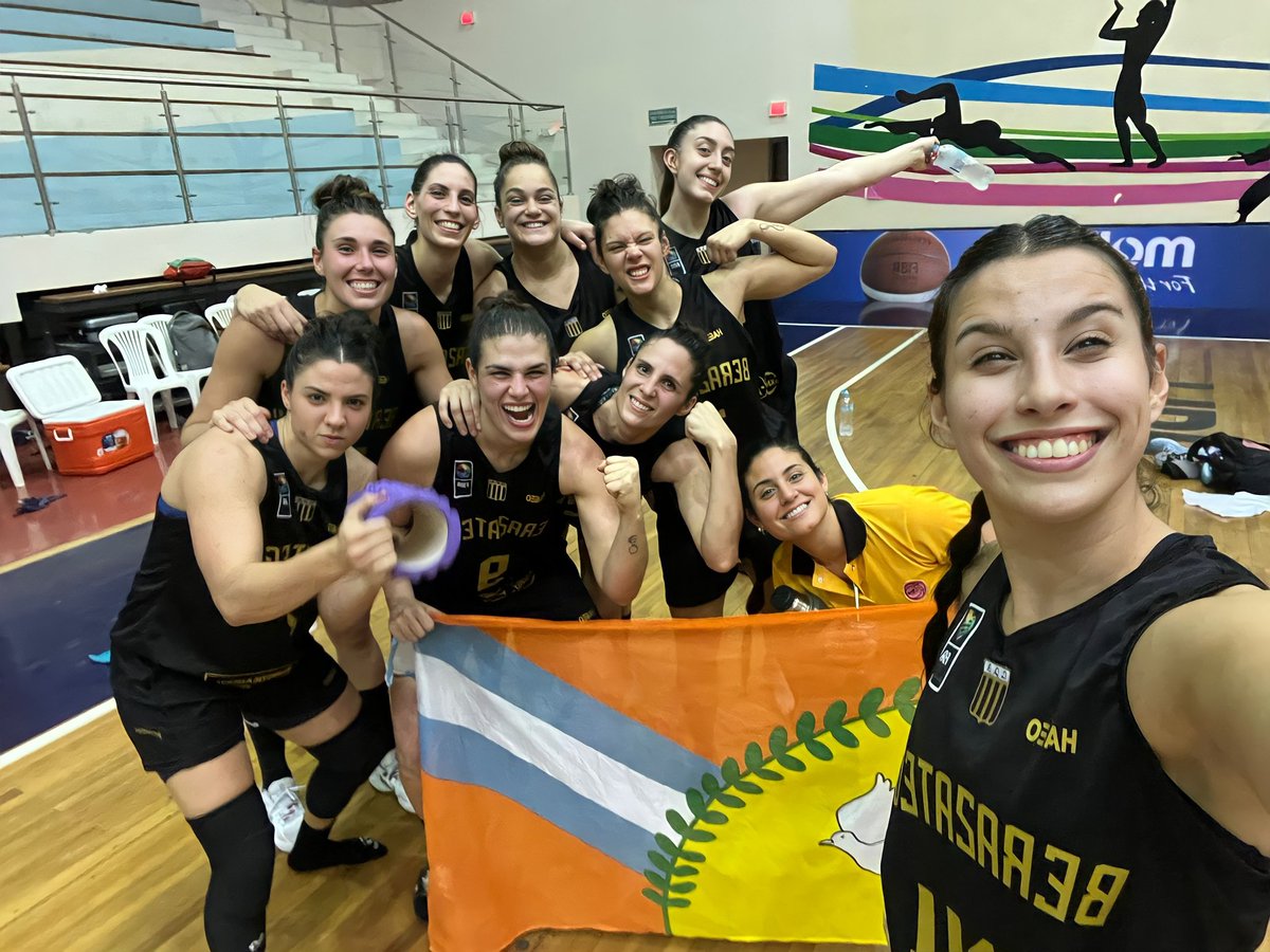 ¡Gracias por representar a toda la Argentina! ☝️👑

🔥 Berazategui venció a UDJ-Santa María por 58 a 51 en su debut en la Liga Sudamericana Femenina 2022

¡Vamos CDB, vamos Pentacampeónas! 💪

#LSBF2022