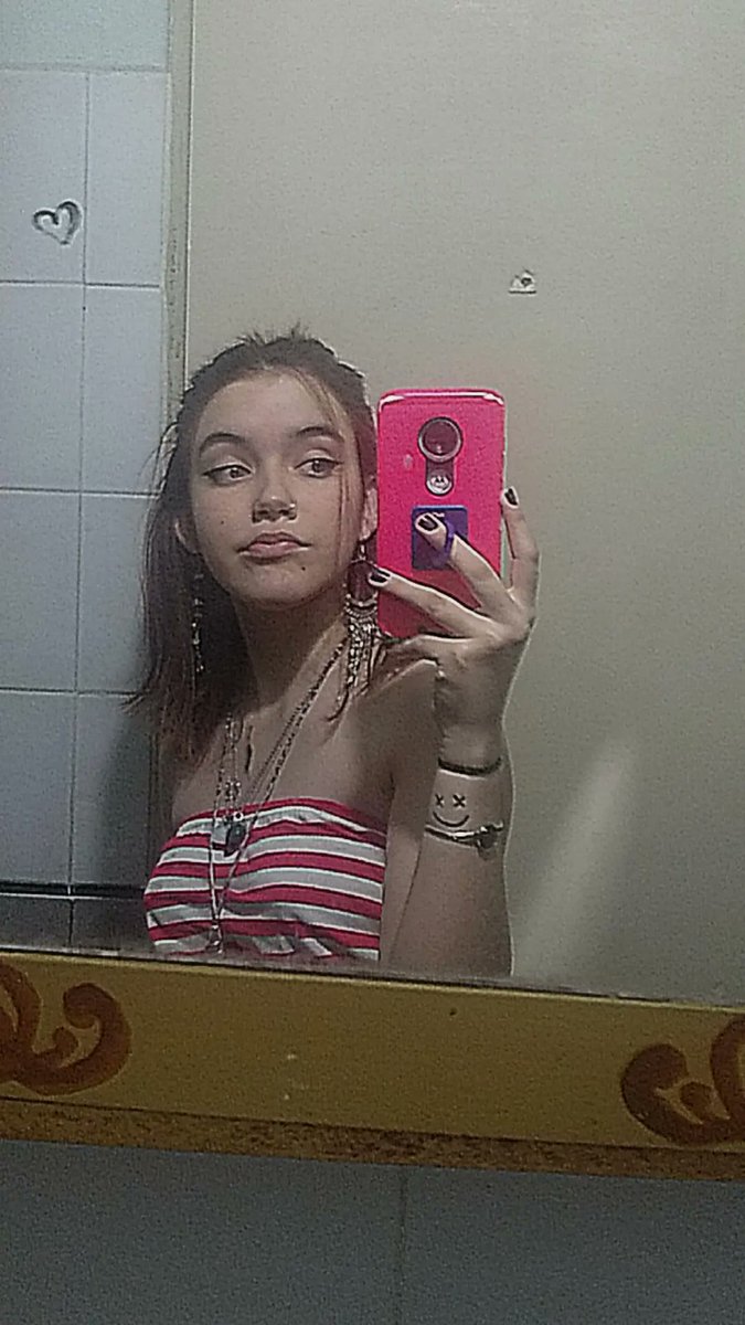 hazzilesbi's tweet photo. hola soy ana, soy arg y tengo 16, no soy nueva pero deje tuiter una banda de tiempo y ahora estoy estancada en el flop, ayudenme.staneo a harry styles, louis tomlinson y zayn hace más de dos años, soy ziam y larrie, también soy bzz (no hate 🙄) 
la carrd está en mí perfil, bsits https://t.co/gV7exXNFx6