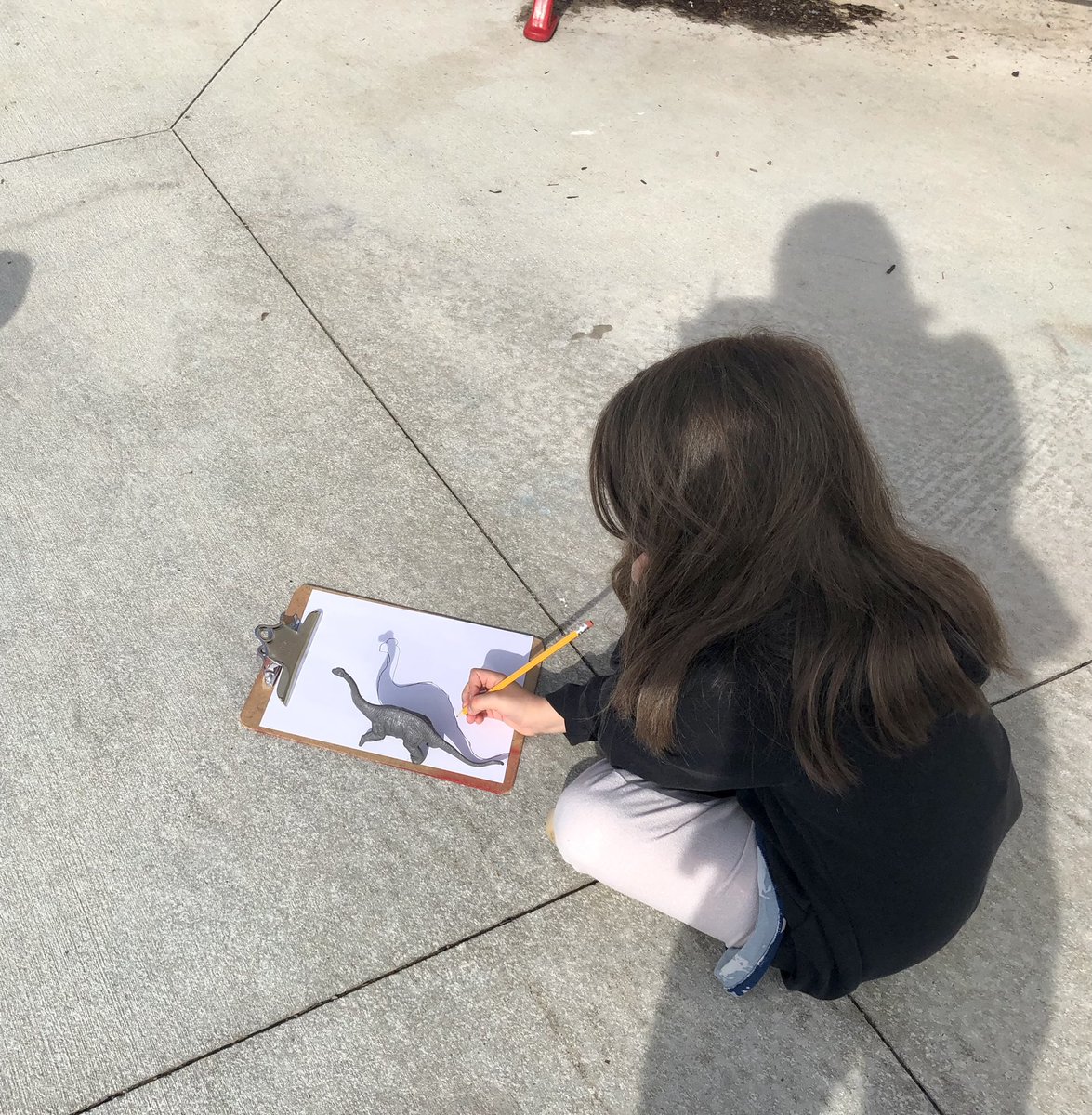 Celebrating A-Z countdown in Kindergarten 🙌🏻 Today was D for dinosaurs and the children loved shadow drawing🦖🦕
#bellflowerway #onceacard #kindergarten