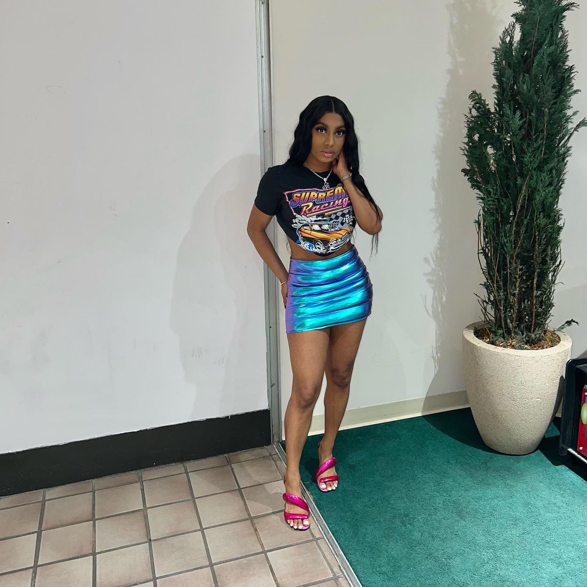_theonlyaj's tweet photo. hey y’all 👋🏽 I’m a fashion designer located in Detroit MI.. all my pieces are handmade by me🪡 a simple retweet could get me my next costumer ,thank you 💕 Follow IG: shoptheitgirlcollection for more of my work🔥 https://t.co/PmhxUV4Qzq