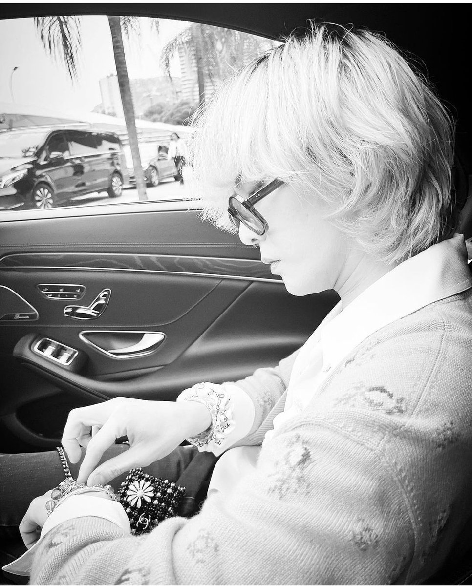MyKingGDragon's tweet photo. I love ❤️ that Kwon Ji-Yong is having a lot of fun 😊🥰🔅🎊🎉
#bigbanggd #bigbangジヨン #bigbangvipworld #bigbang好きな人と繋がりたい #bigbang👑👑👑👑👑 #gdragon #gdragonoppa #gdragonfashion #gdragonupdate #gdragonupdate #gdragonofficial #gdragonchanel #gdragonstyle https://t.co/Y1MRW7H0YL