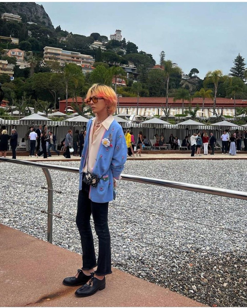 MyKingGDragon's tweet photo. I love ❤️ that Kwon Ji-Yong is having a lot of fun 😊🥰🔅🎊🎉
#bigbanggd #bigbangジヨン #bigbangvipworld #bigbang好きな人と繋がりたい #bigbang👑👑👑👑👑 #gdragon #gdragonoppa #gdragonfashion #gdragonupdate #gdragonupdate #gdragonofficial #gdragonchanel #gdragonstyle https://t.co/Y1MRW7H0YL