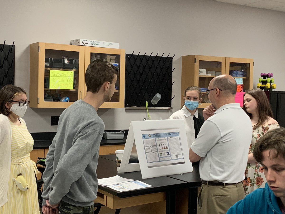 ShannonSeigle's tweet photo. @STEMcha Biologists conducting scientific poster talks about their authentic data in relation to the problem: How do humans impact aquatic, microbial populations? Ss also assessing their work through rubrics. Always amazed what ss can do through inquiry and appropriate supports! https://t.co/xwojBHkfYq