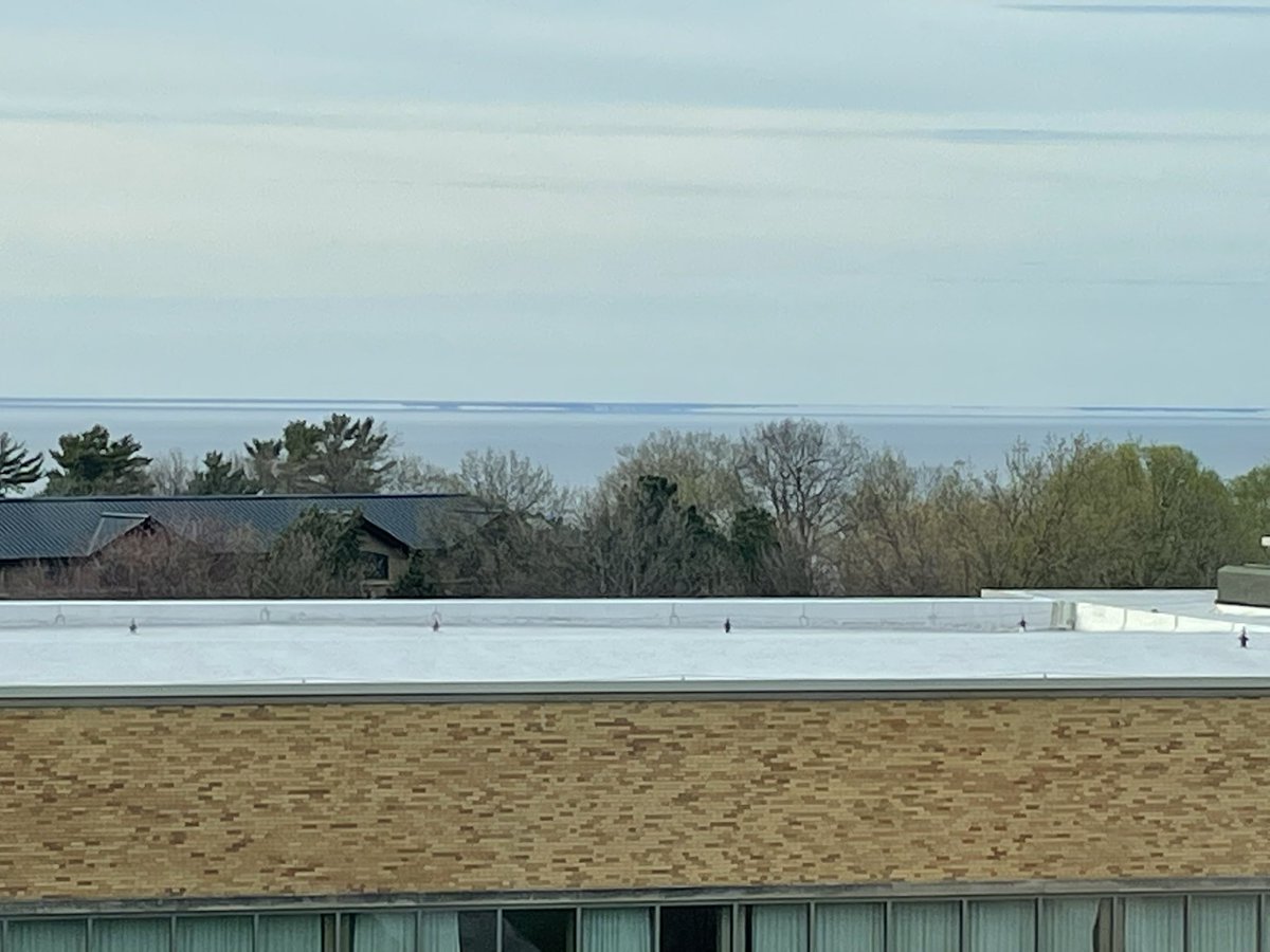 SteigerScott's tweet photo. Very impressive looming as viewed from Oswego today!  Focus or zoom onto the horizon and see how the Canadian shore seems to float in the air above the water.  Looming is most noticed in the spring with warm air over cool closer to the water.  #NYwx #GreatLab https://t.co/w7fzQctz7K