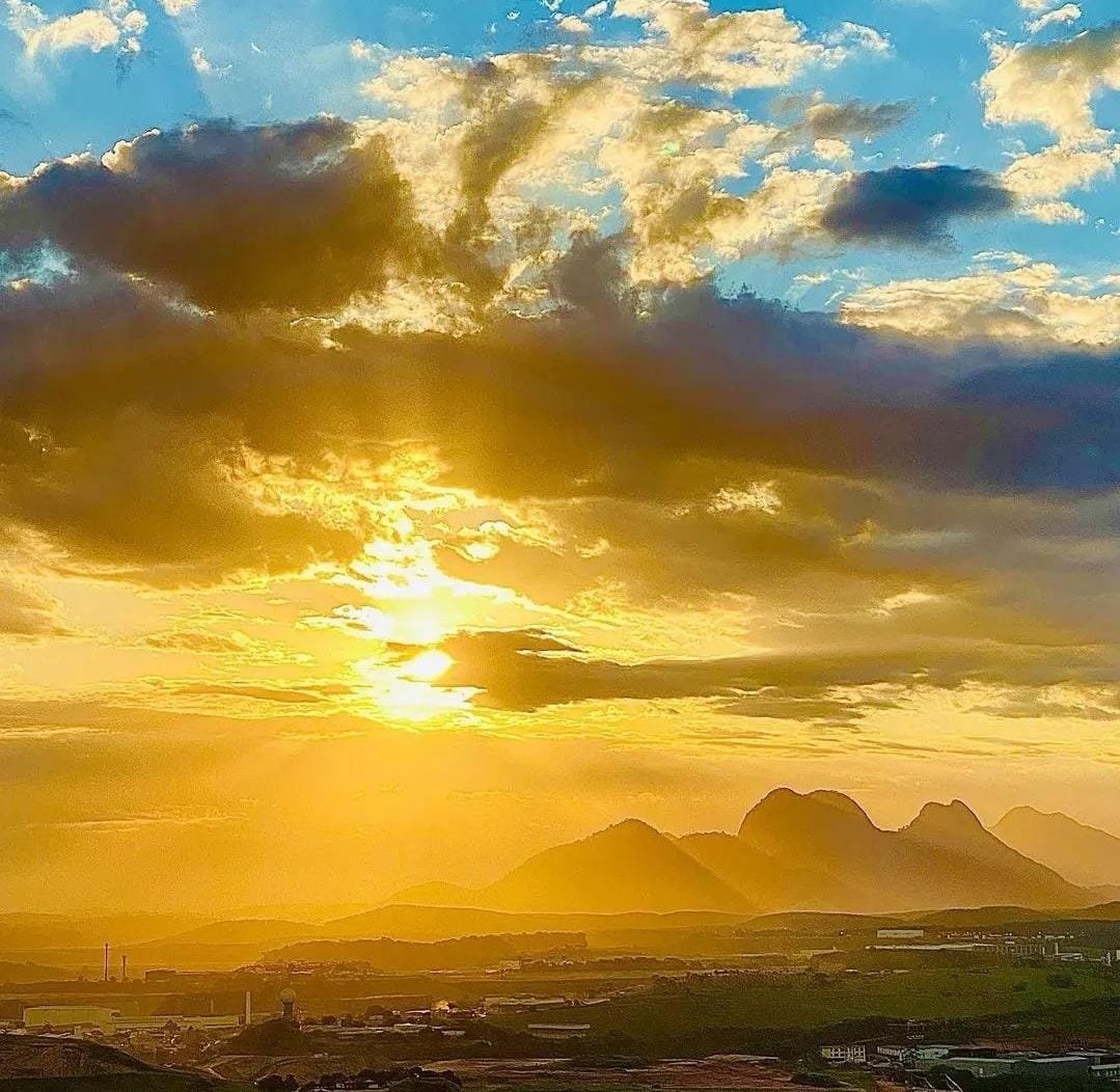 MacaeVisit's tweet photo. Onde vocês preferem assistir o por do sol em Macaé: Mirante do Paiol ?

📸 @o_macaense

#tbt #visitmacae #lagoadeimbossica #mirantedopaiol #vempramacae #pordosol #turismorj #turismomacaerj #fy #picoftheday #belezasnaturais #macaerj https://t.co/geolMbfH7l