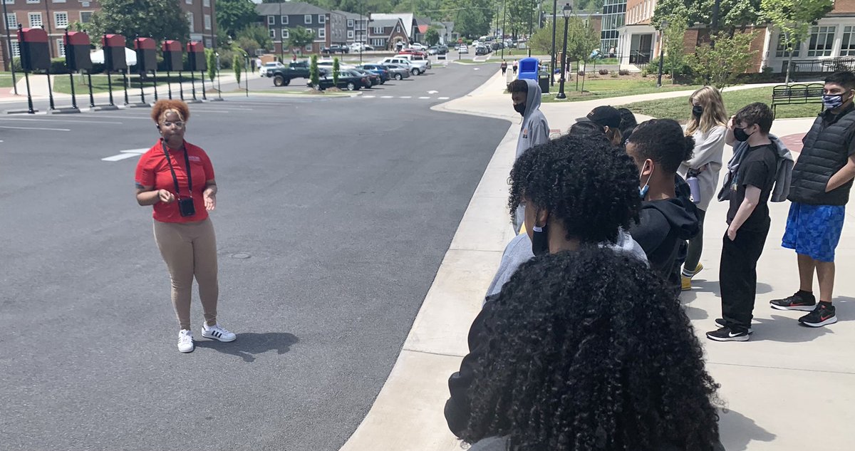 BlackKnightAVID's tweet photo. Full circle moment. 2019 CHS and AVID alumni C’erra Rhodes being the most fantastic and real tour guide at @radfordu for our AVID 9 and 10 students. Best kind of leadership, right there! https://t.co/e7QxSIgWCT