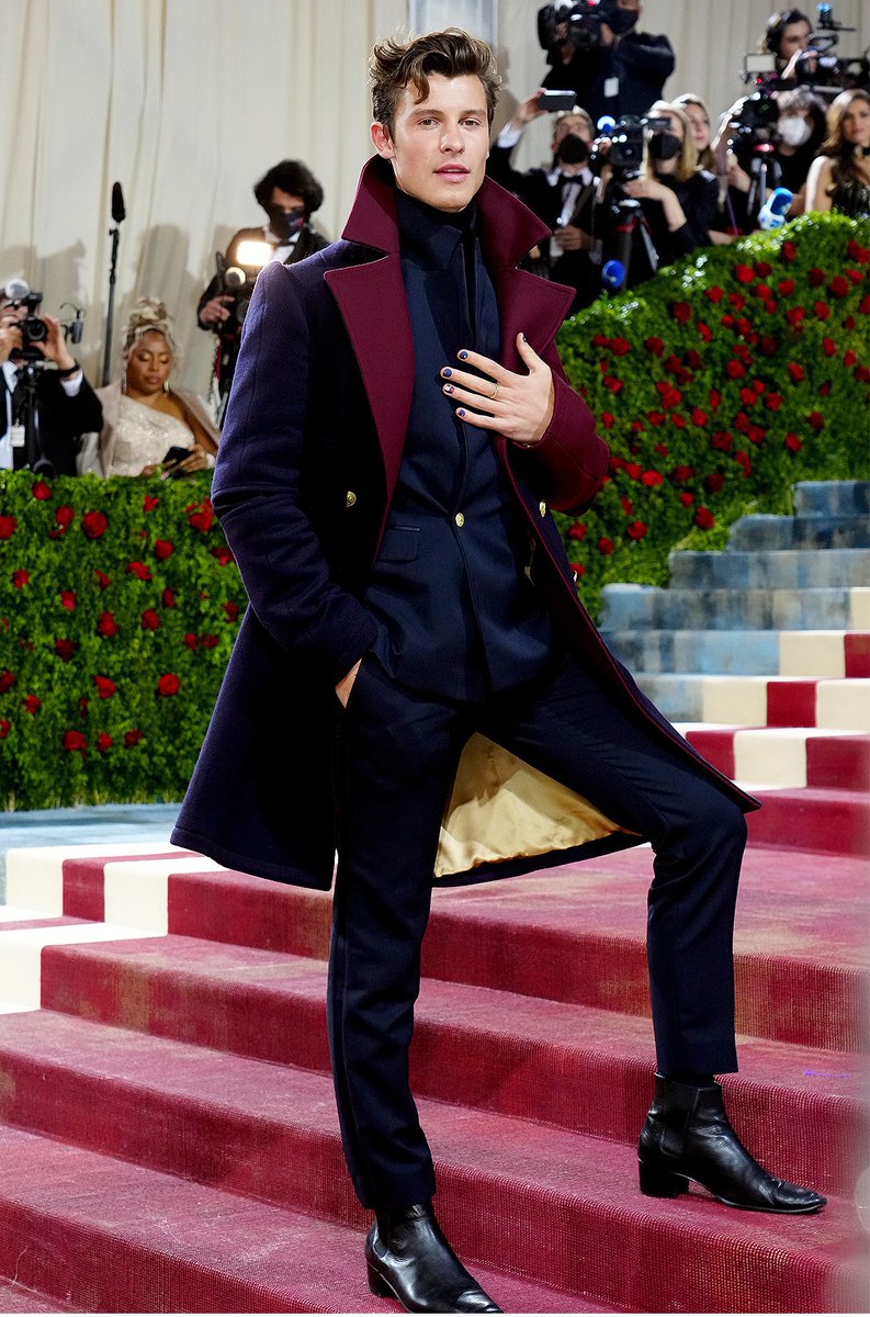 anniejorgensen_'s tweet photo. We all agree Shawn Mendes was Male Best Dressed at the MET right?? https://t.co/49zZ3glBtO
