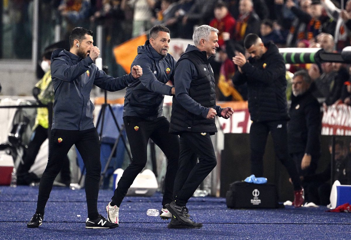 tavodefreitas_'s tweet photo. El mourinhismo es un estilo de vida, una forma de entender y hacer las cosas, de ir siempre de frente, asumiendo cada retos con la misma pasión y compromiso, luchando hasta el final y dejando la vida por los tuyos.

Mi religión. https://t.co/1oGDrSMpvE