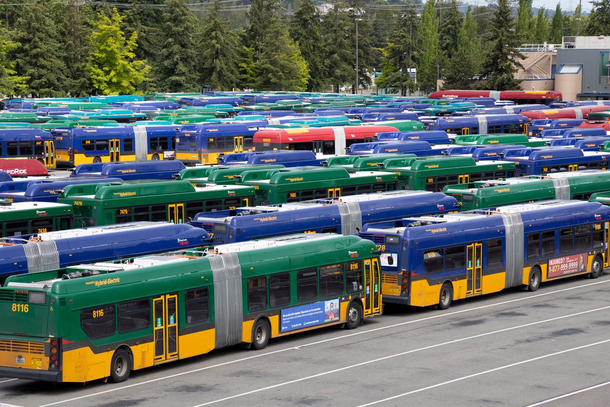 KingCountyMetro's tweet photo. Keep sending your questions, suggestions, #MetroView photos and everything else to @KingCountyMetro. 

Don’t forget to follow @kcmetroalerts if you’d like to continue seeing Transit Alerts in your feed. https://t.co/E77XiA2NKd