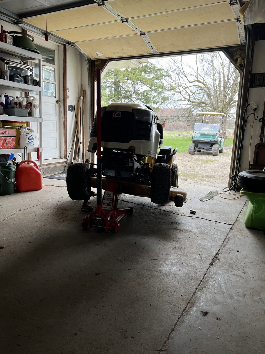MikeMoody77's tweet photo. Time to replace the blades on the mower. Then it’ll be time to mow the grass!!! https://t.co/HUgi2qt6uX