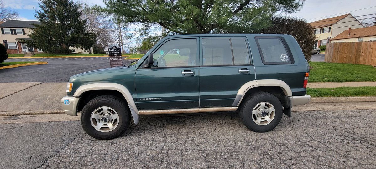 SKhell0210's tweet photo. @regularcars How bout a 98 Isuzu Trooper? WITH the barn doors in the rear! https://t.co/azW3oTuWei