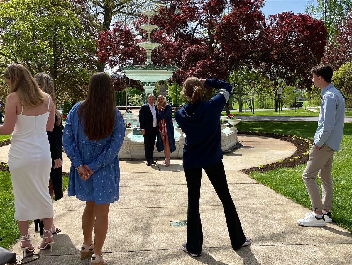 shippensburgU's tweet photo. Whoโs ready for the weekend? ๐
https://t.co/7z5ynlEcNK
#ShipIsIt #ShipGrad22 https://t.co/UsG4HM9sUh