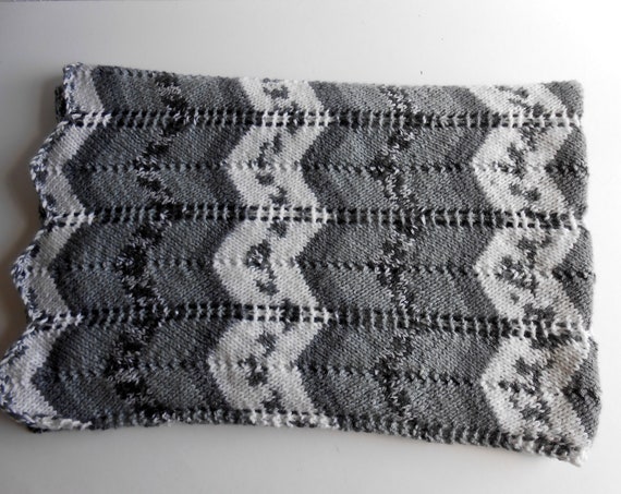 Walsh11Della's tweet photo. On Sale. Hand Knitted https://t.co/rm0w9bZwfI via @EtsySocial #etsymntt #etsysocial #newmompresent #greybabyquilt https://t.co/teXjEapUPy