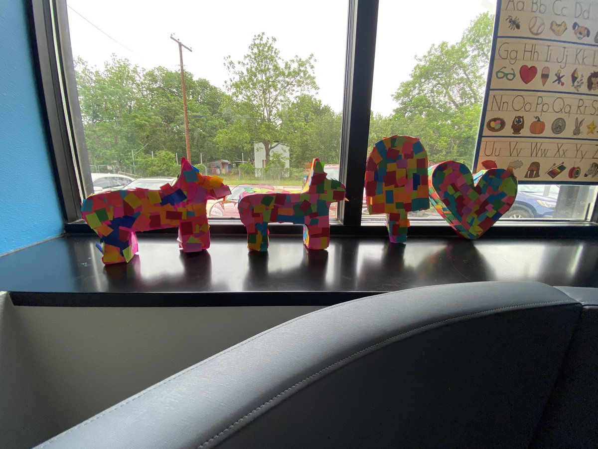 saamgarciaaaa's tweet photo. We celebrated Cinco de Mayo by making our own piñatas! 🪅 https://t.co/noliRSkWXG