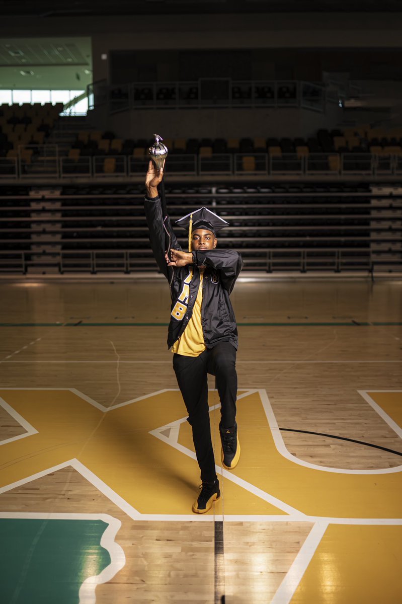 kvngcharlie's tweet photo. Day 5 🎼: 

To my XMB family, I will always cherish the moments I’ve shared with you all. It was my pleasure to help build this band from the bottom up and see it thrive to what it is now. Thank you for my legacy. I love you all 💚! 

       - First Drum Major Signing Out 🎺 https://t.co/i5VRS4ZWwO