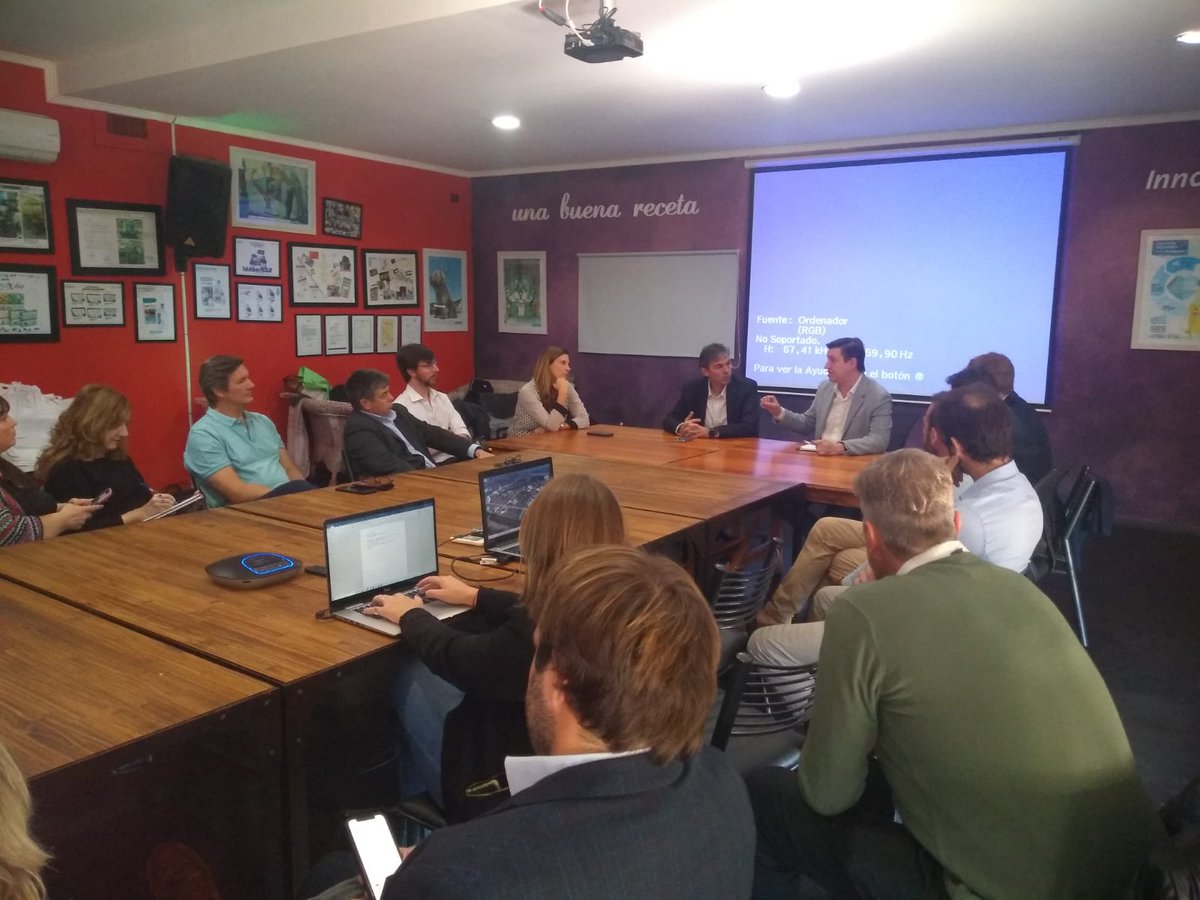 agenciaidiar's tweet photo. Nuestro presidente @ferpeirano participó del 1º Encuentro Presencial de la Red de Parques y Polos Tecnológicos de Argentina #RedPPar organizado por @PTLCSAPEM en Santa Fe. https://t.co/VdfU7YZ1C4
