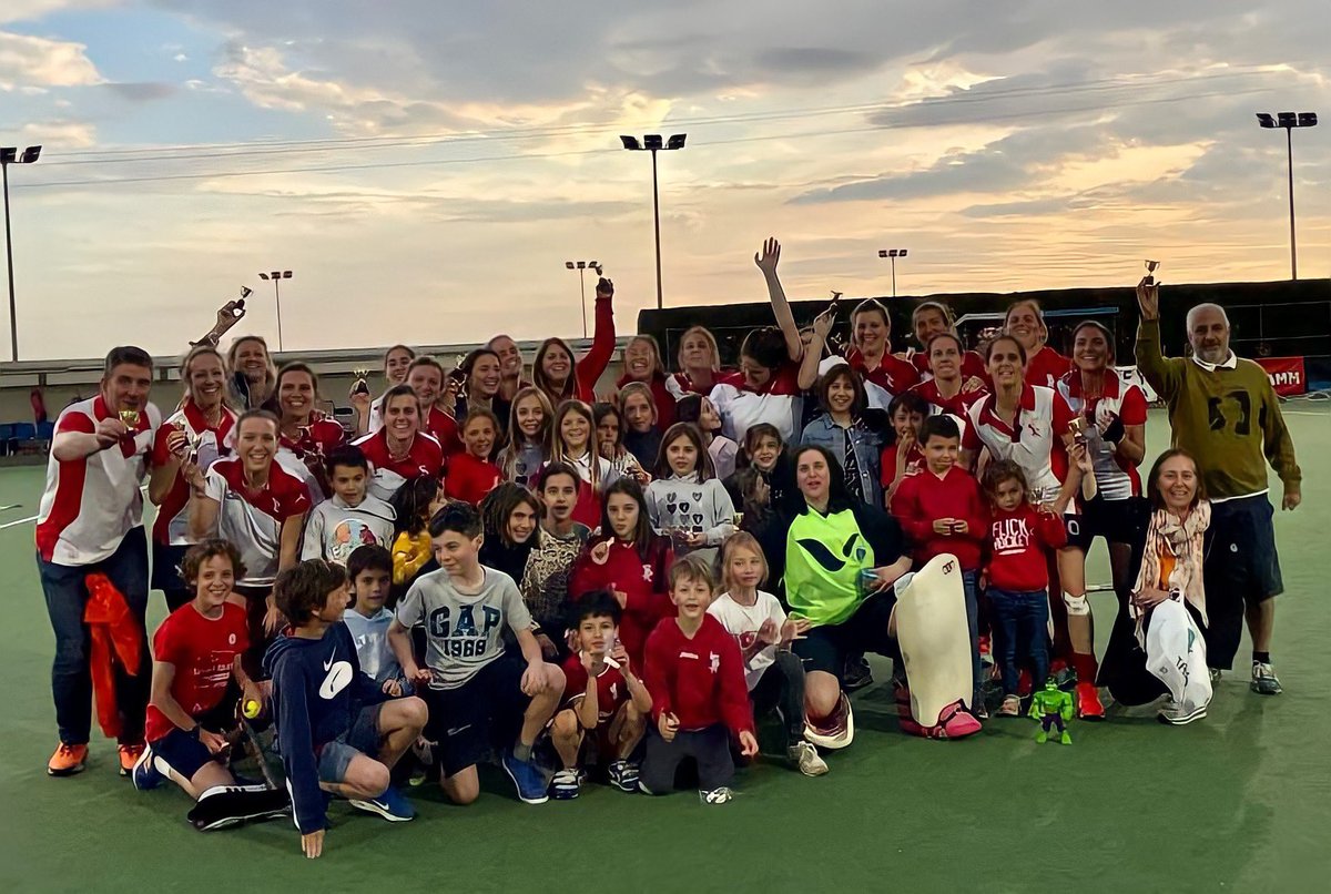 cdterrassa1910's tweet photo. 👏🏻 L'equip de Segona Femení va finalitzar el Campionat de Catalunya en 2a posició!🥈

❗️Totes les jugadores i staff tècnic han viscut una temporada emocionant, plena de bons entrenaments, partits molt lluitats, i sobretot... grans moments d'equip! 💪🏻

Enhorabona, noies! 🔝🔴⚪️ https://t.co/ZUwukAJL9L